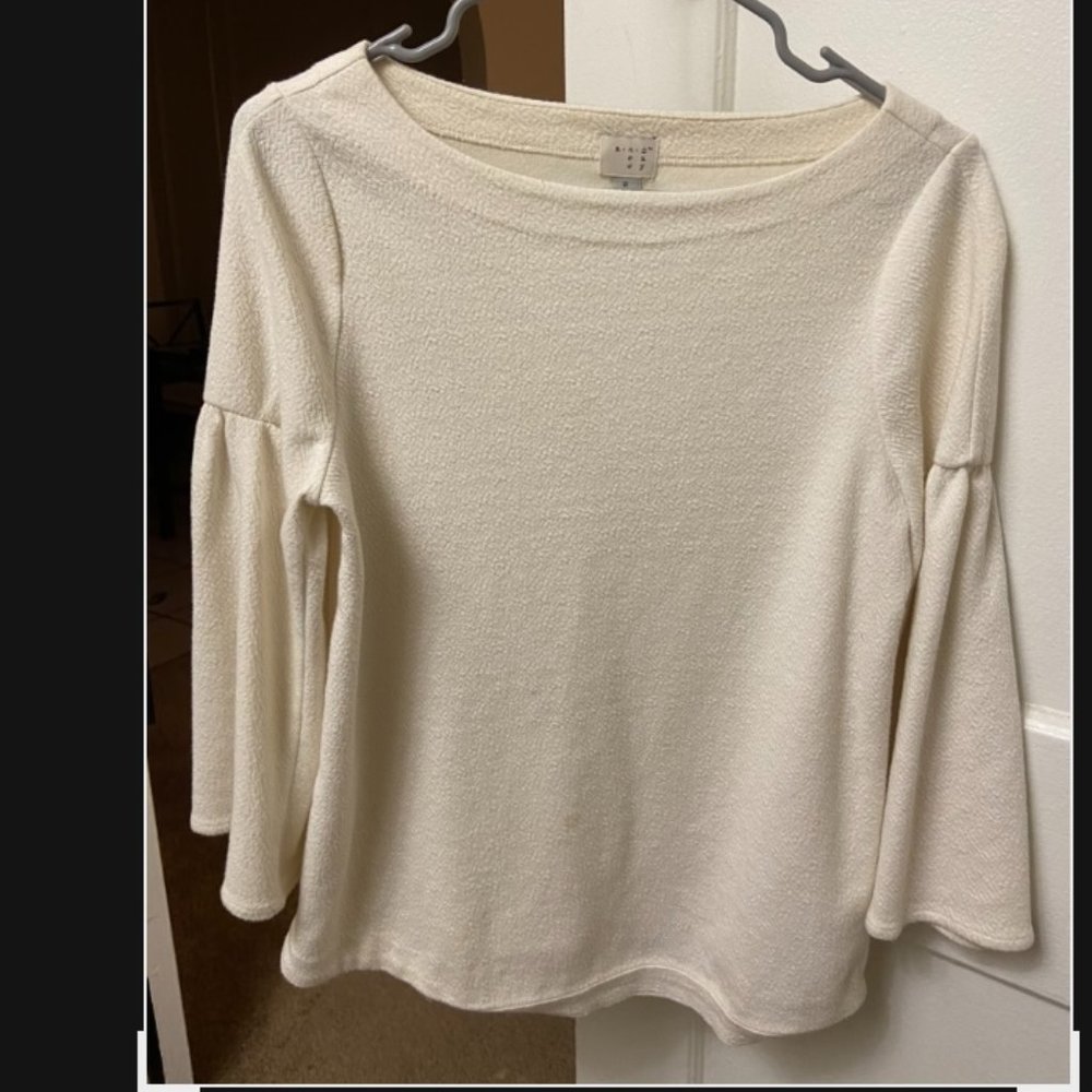 white blouse, small, flowy sleeves